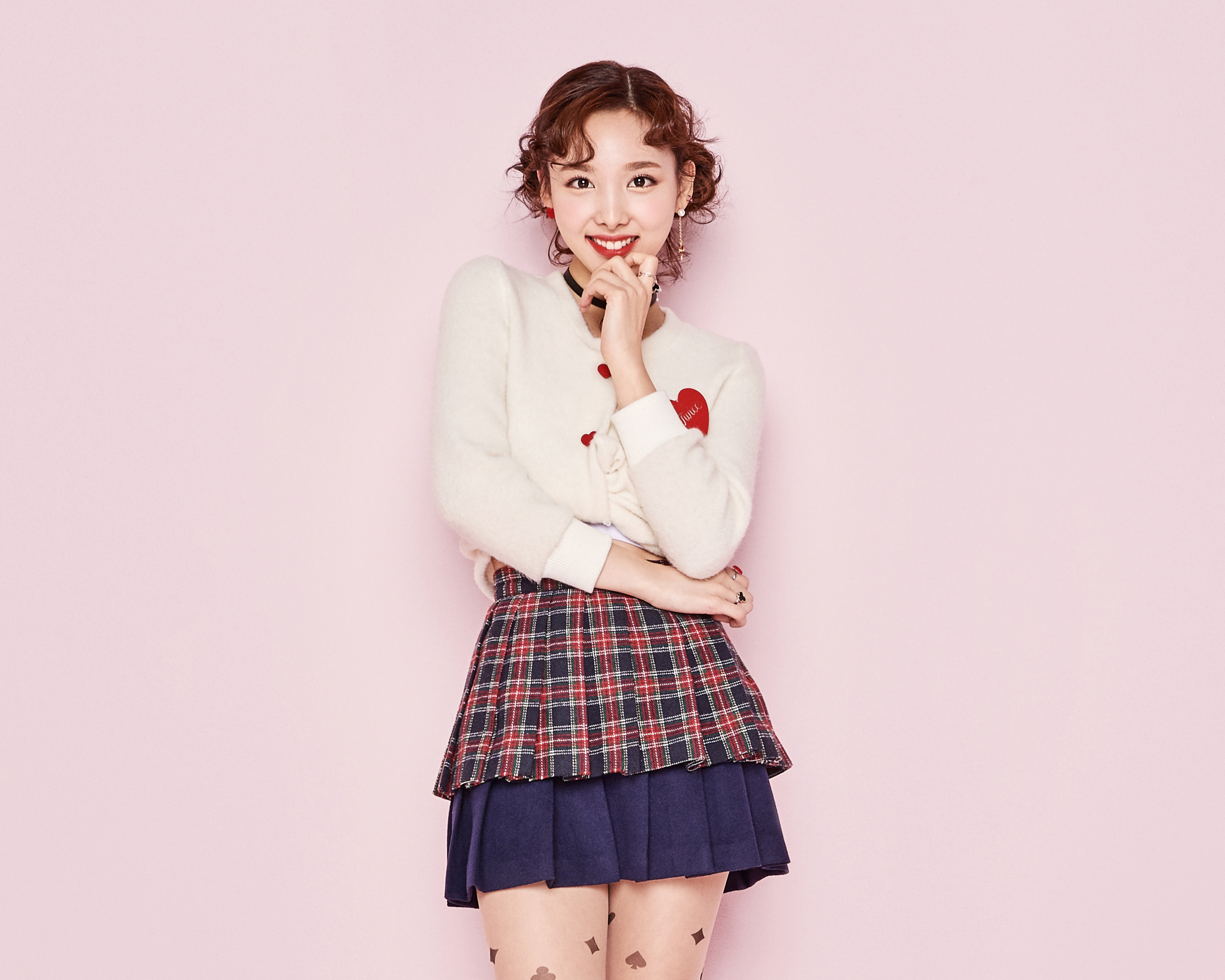 Наен рост. Twice Nayeon. Наён twice Pop. Twice Knock Knock Nayeon. Dahyun.