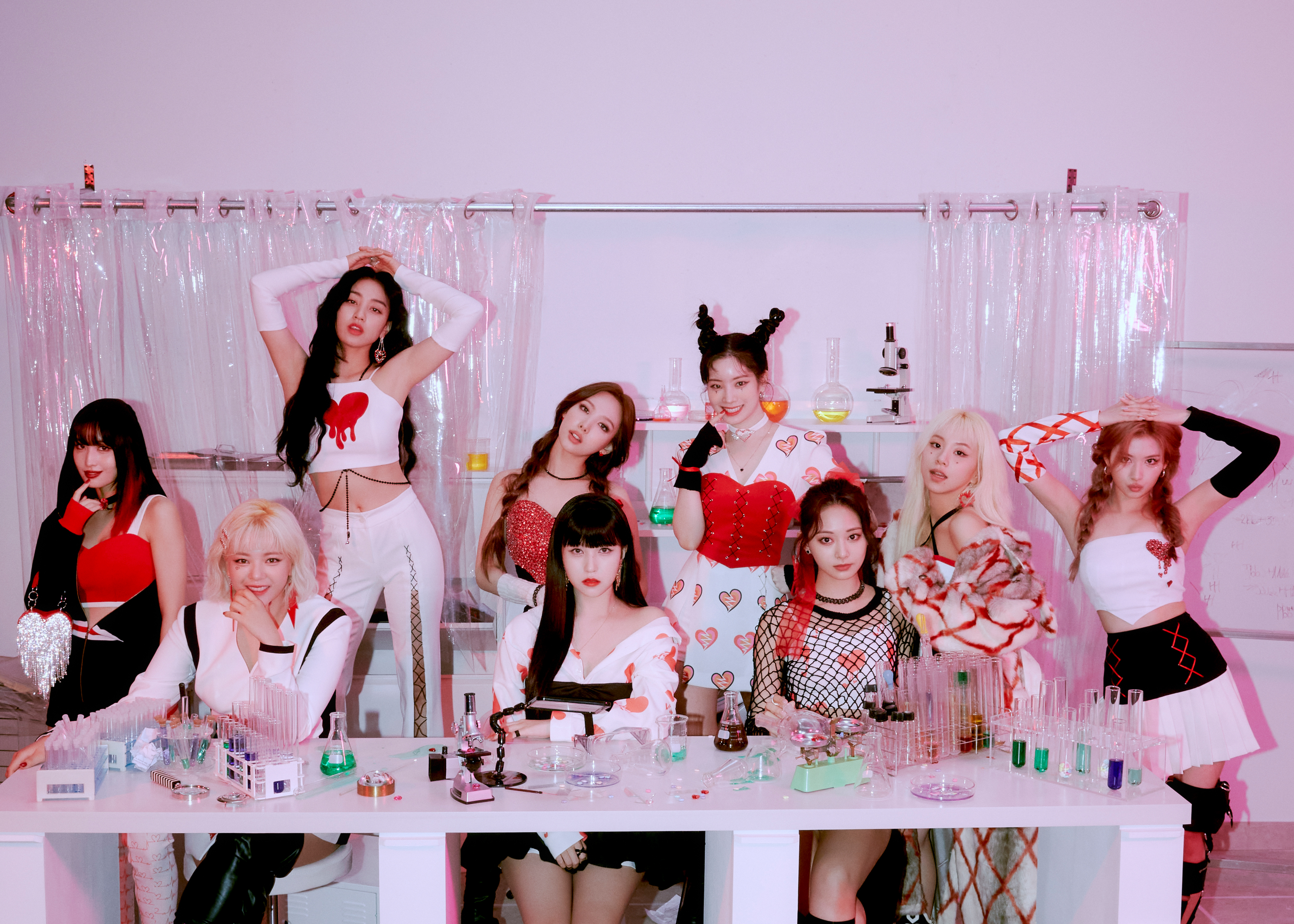 O grupo é considerado um dos mais populares da ásia e conquistou o público com seu 'color pop'. Da esquerda para a direita: Momo, Jeongyeon, Jihyo, Nayeon, Mina, Dahyun, Tzuyu, Chaeyoung e Sana. Foto: JYP Entertainment